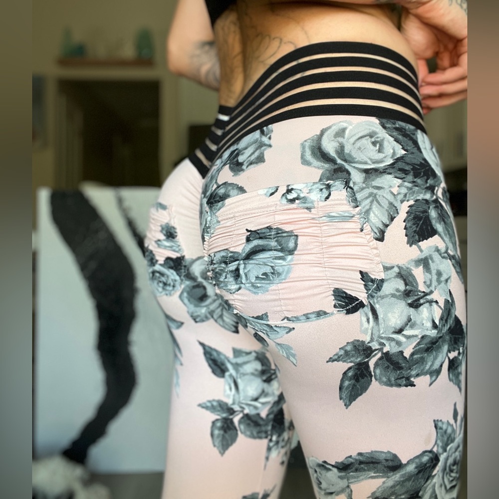 Cute booty lounge floral scrunch leggings